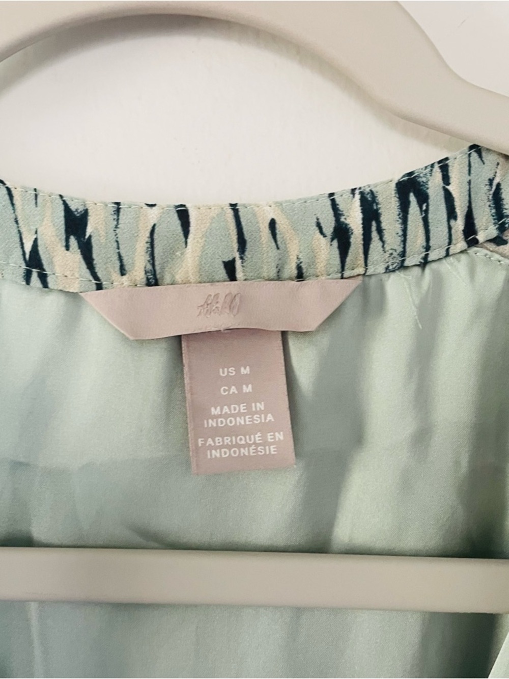 H&M Pale Green Printed V-Neck Midi Dress - Picture 4 of 11